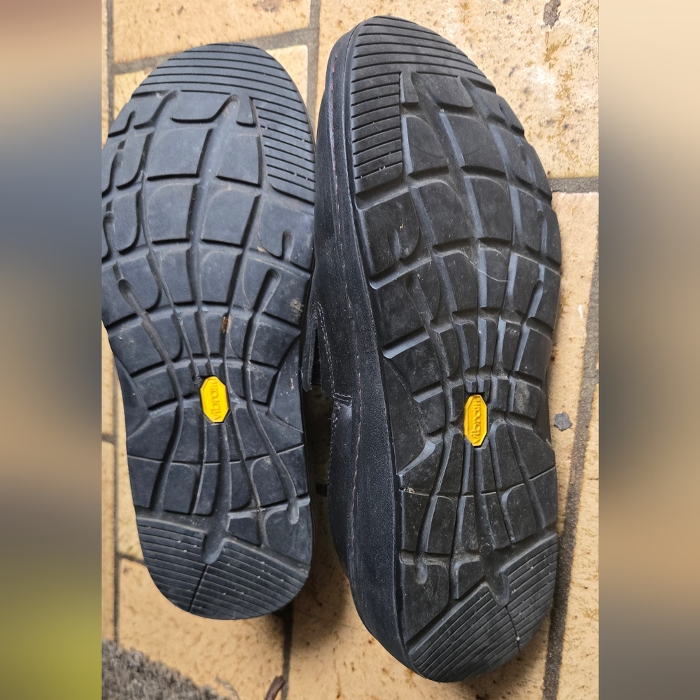 Chaco Black Leather Slip-On Shoes sz7.5 - Picture 4 of 5